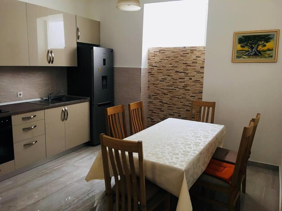 Kate, 3 - Bedroom Apartment